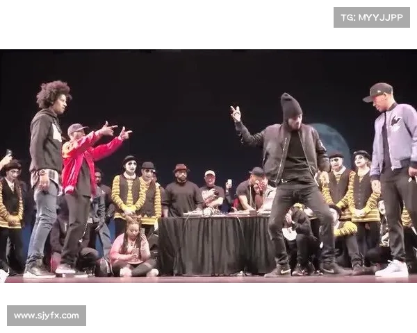 巴黎篮球馆燃爆!Les Twins 即兴嘻哈 Freestyle 震撼全场 巴黎篮球馆燃爆!Les Twins 即兴嘻哈 Freestyle 震撼全场